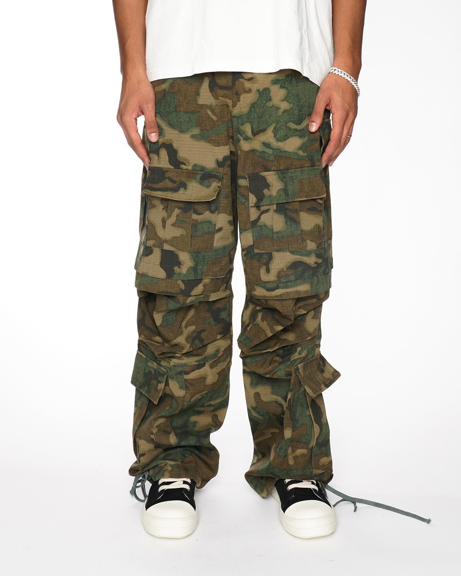 SP11| MULTIPOCKET CAMO CARGO