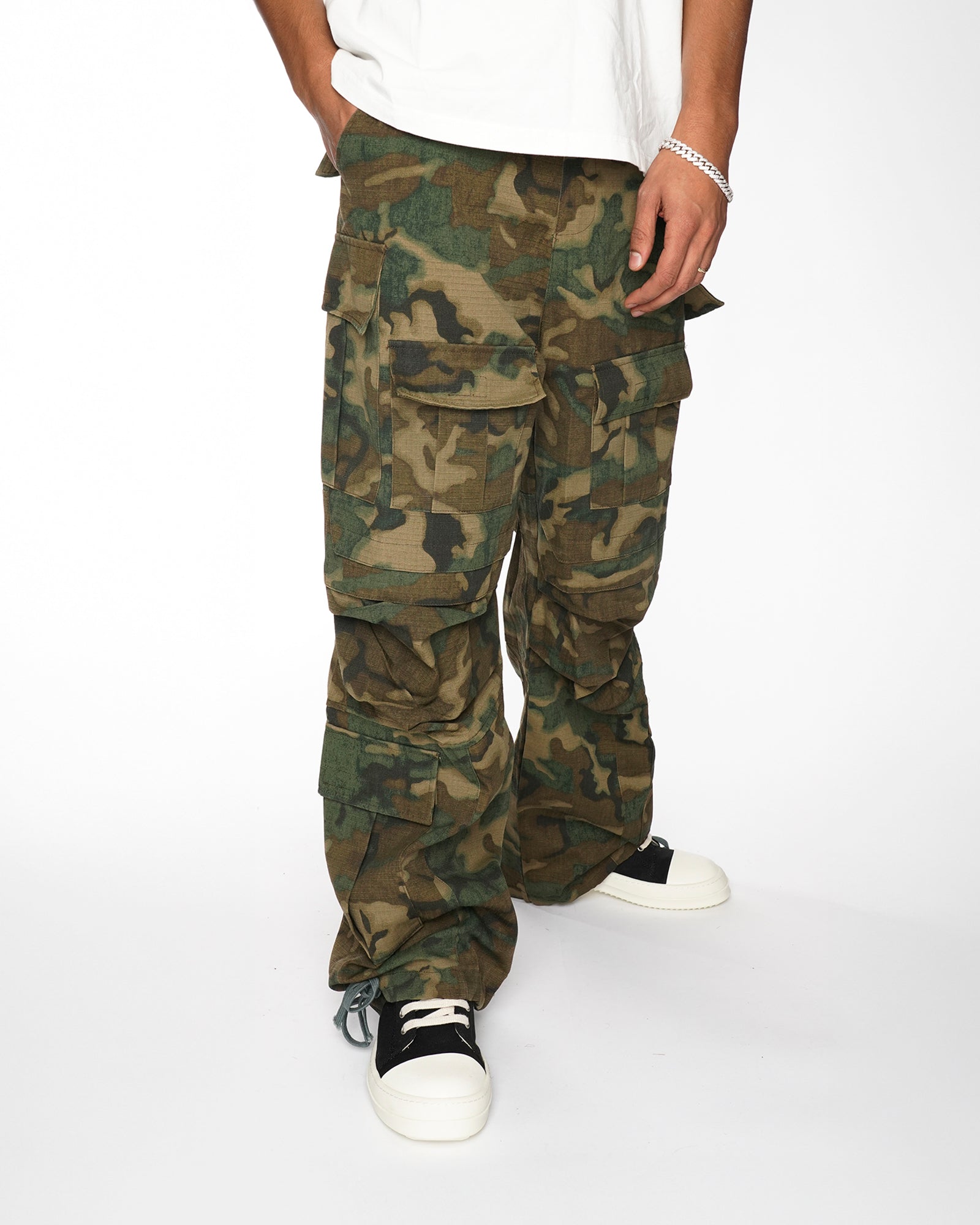 SP11| MULTIPOCKET CAMO CARGO