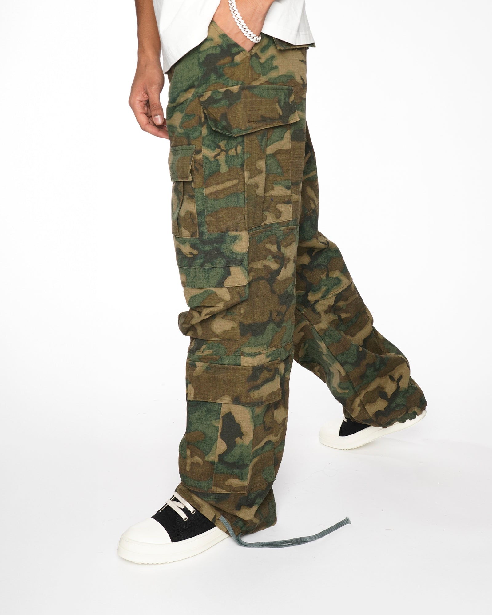 SP11| MULTIPOCKET CAMO CARGO