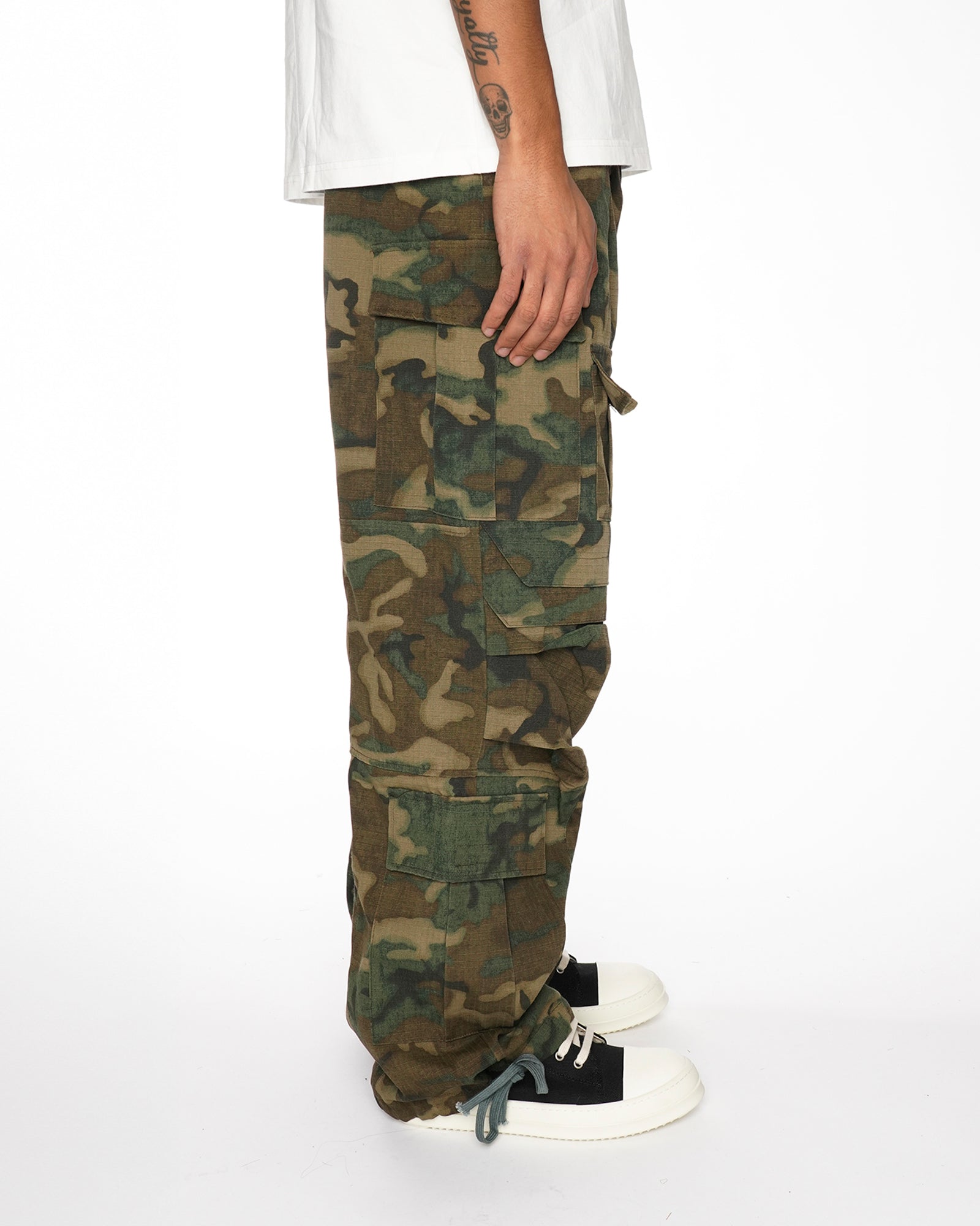 SP11| MULTIPOCKET CAMO CARGO